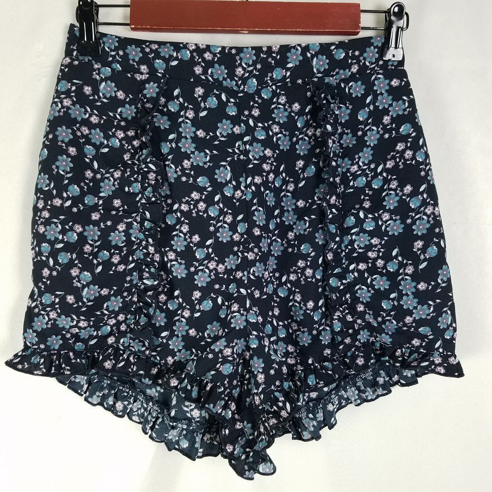 Xhilaration Shorts Womens Small Black‎ High Rise Floral Ruffled Culotte